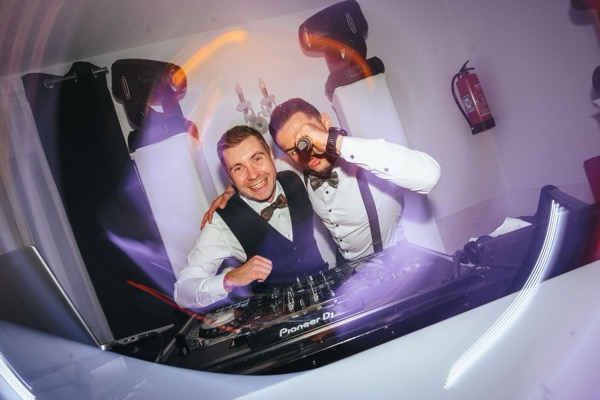 Zespół DJ podczas wesela